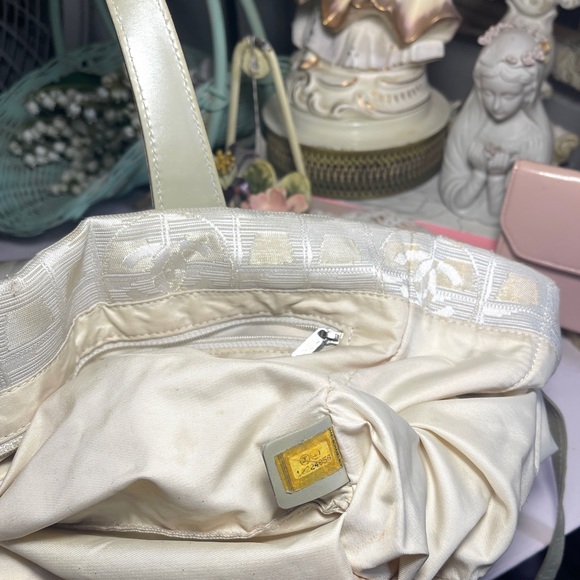 Vintage CHANEL Travel Ligne Tote Bag - Picture 4 of 10
